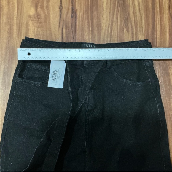 BNWT TWELVE By Ontwelfth Women Black Denim Skirt With Feathers Size S - Picture 4 of 4